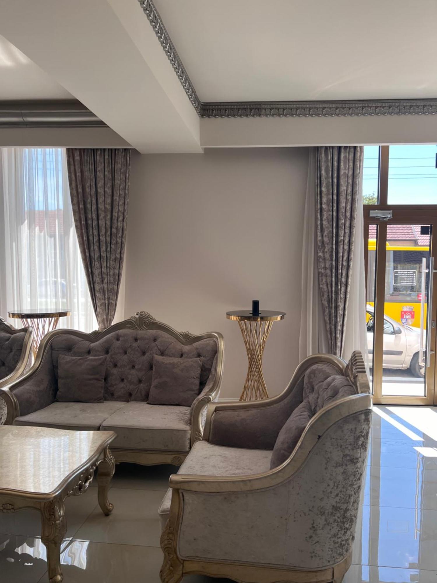 Regal Ballroom Caransebeş Exterior foto
